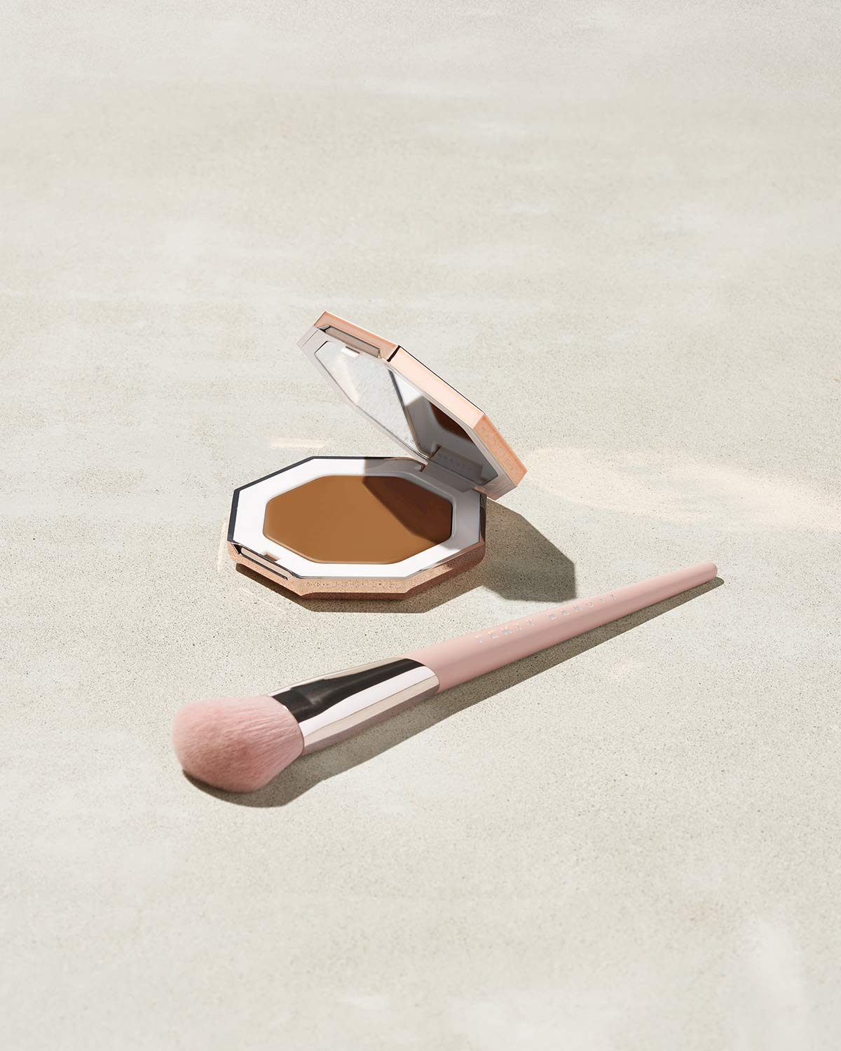 FENTY BEAUTY Cheeks Out Freestyle Cream Bronzer- TONO: TEDDY